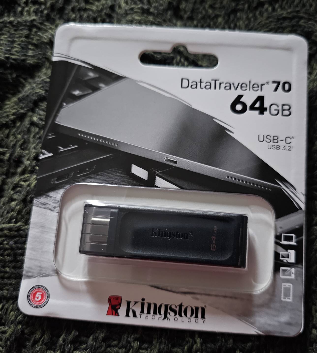 Флешка Kingston DataTraveler 70 64ГБ Black (DT70/64GB) - отзывы покупателей  на Мегамаркет | 100028302738