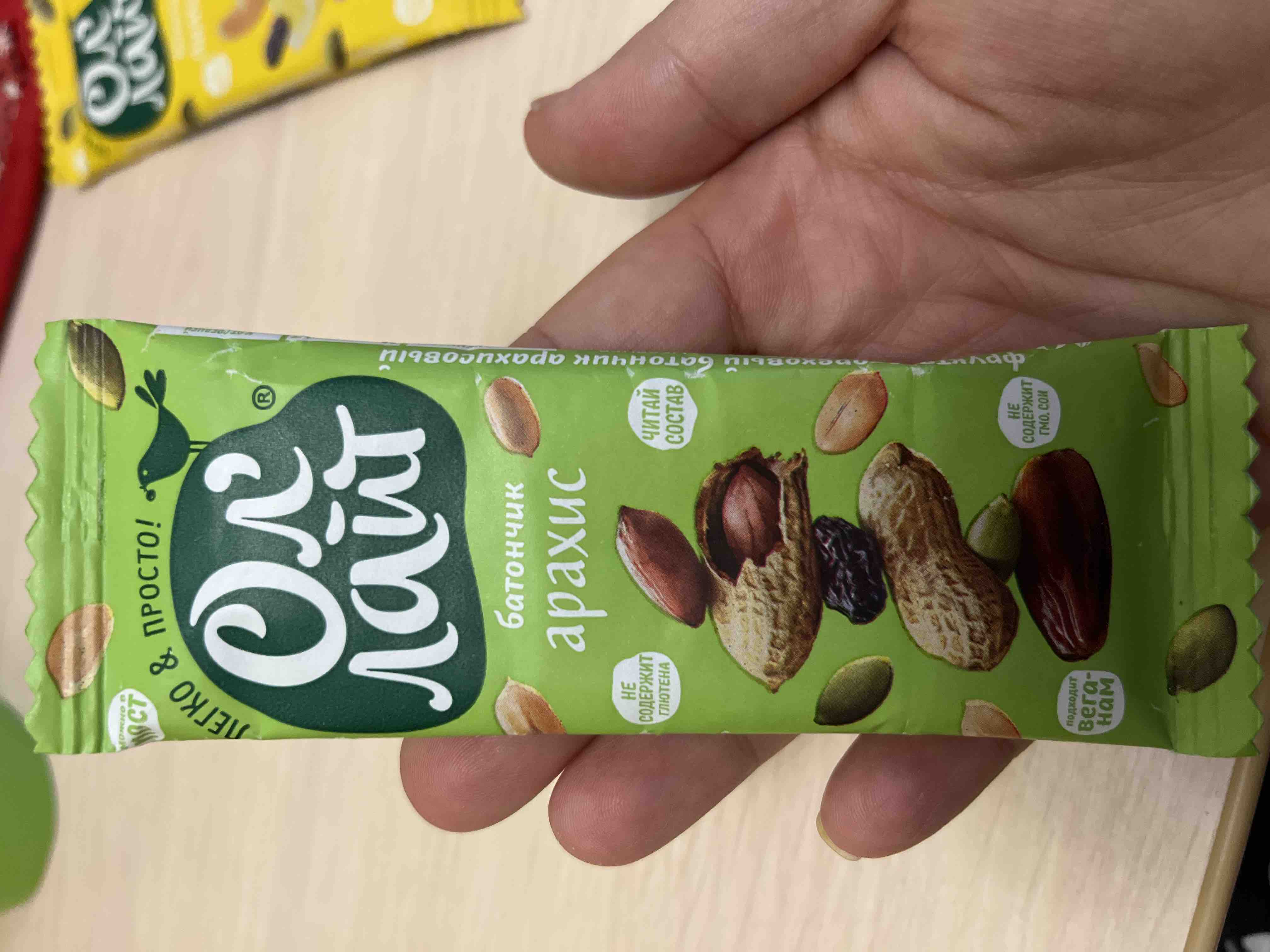 Фруктово-ореховые батончики картинки. Фруктово - ореховый батончик "ол`лайт" 30 гр. Фруктово ореховый батончик. Фруктово ореховый батончик. Фруктовые батончики.