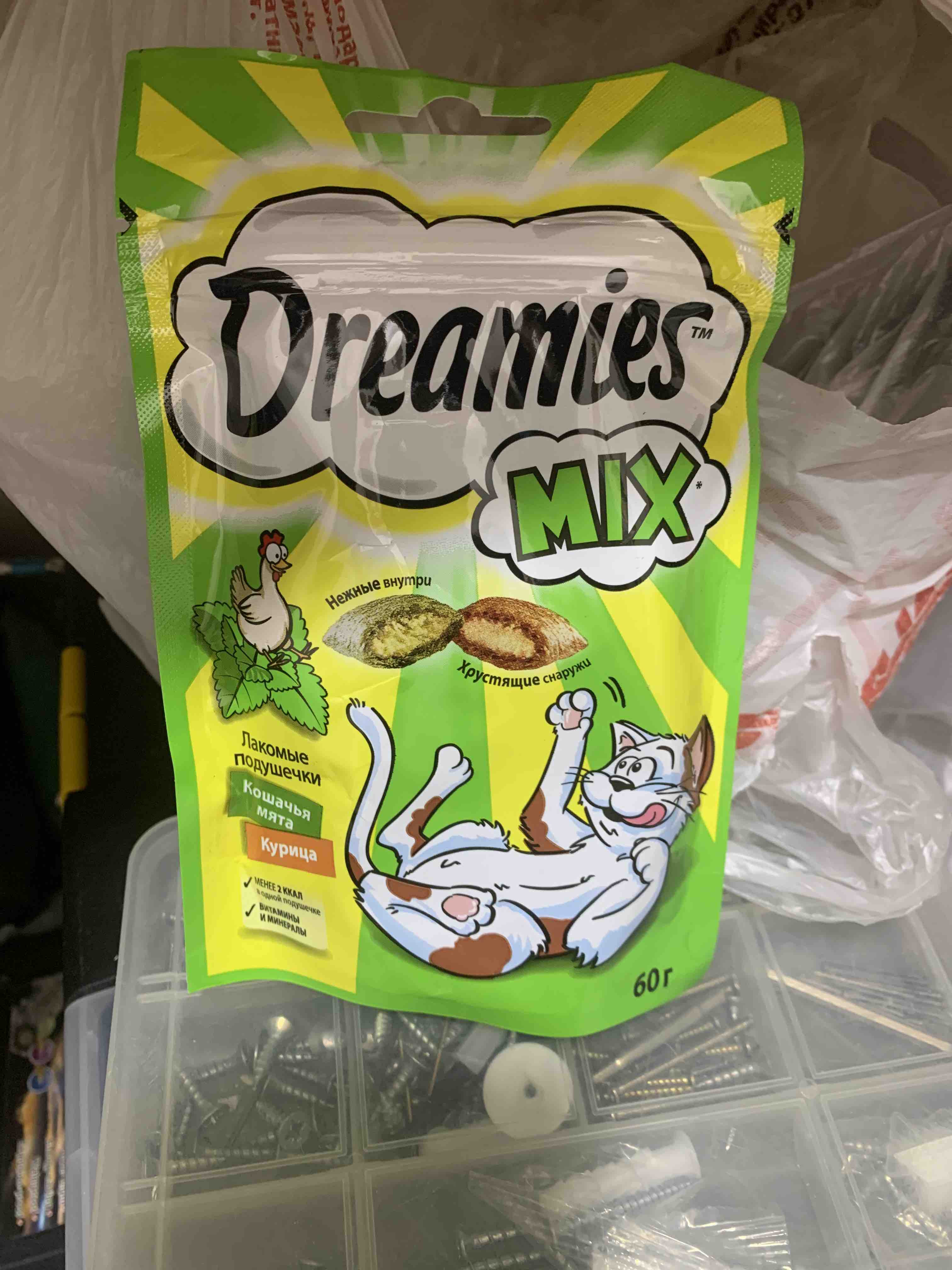 Лакомство для кошек Dreamies Mix, подушечки, кошачья мята, 60г - отзывы  покупателей на маркетплейсе Мегамаркет | Артикул товара:100024252401