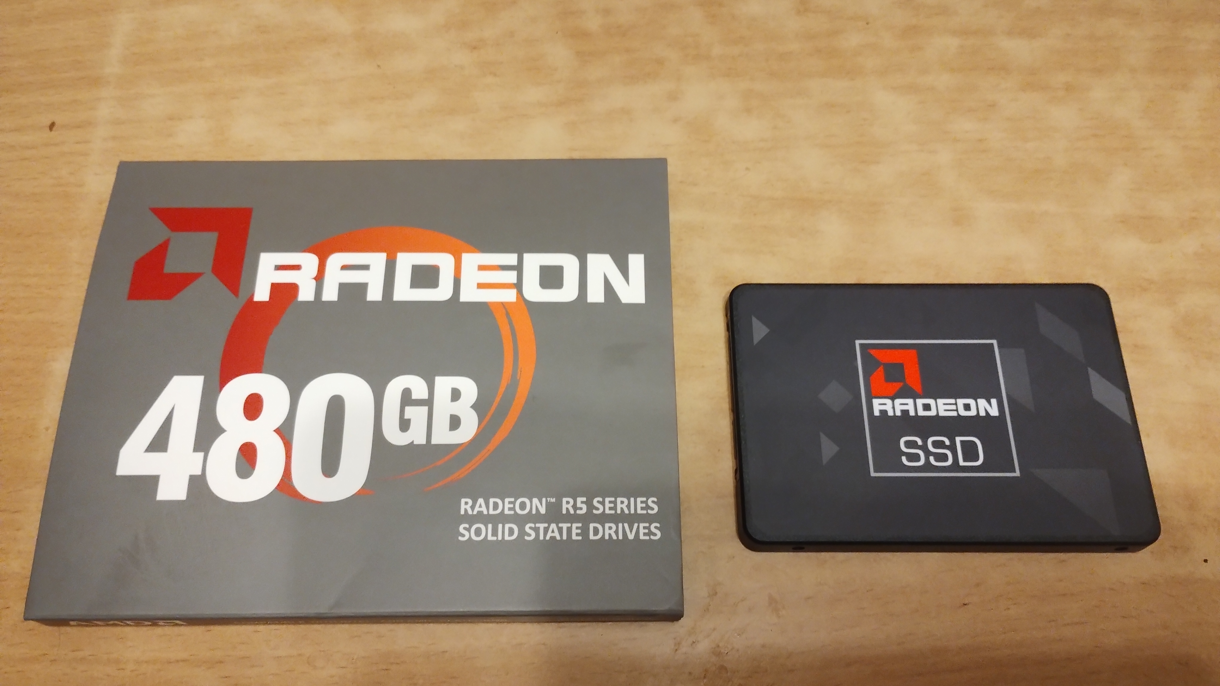 SSD накопитель AMD Radeon R5 2.5