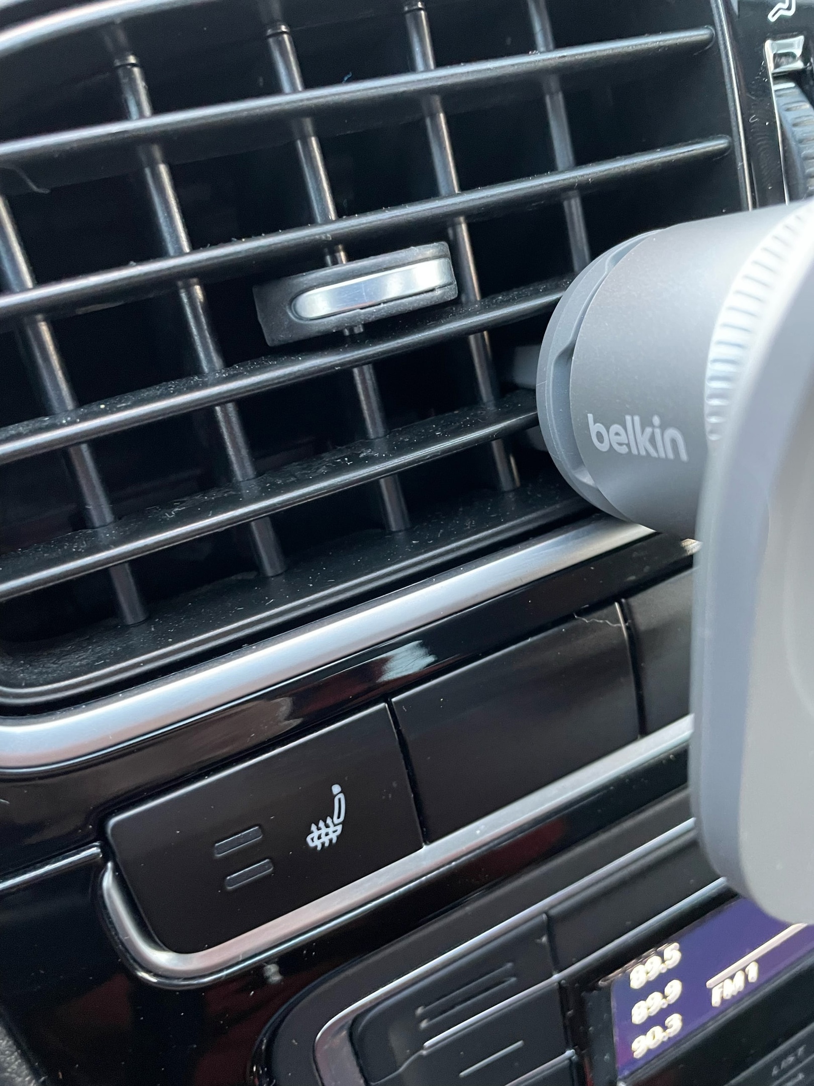 Автомобильный держатель Belkin Magnetic Car Vent Mount (WIC003btGR) для  iPhone 12 (Silver) - отзывы покупателей на Мегамаркет