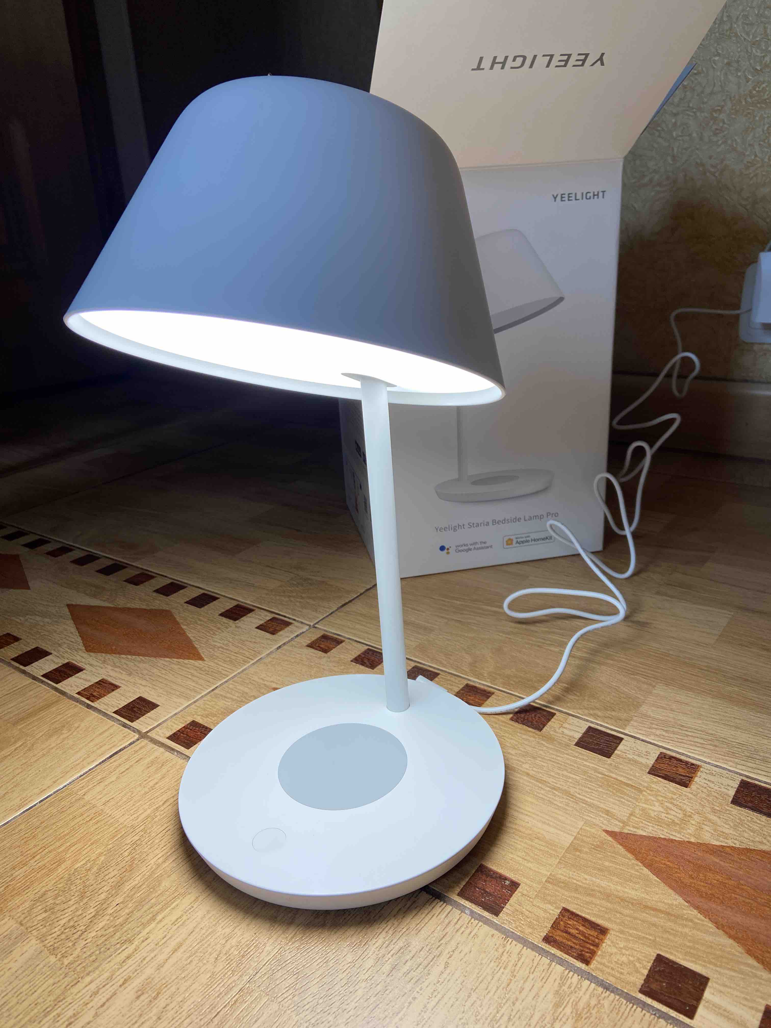 Лучший настольный светильник премиум класса xiaomi yeelight serene eye friendly desk lamp yltd03yl