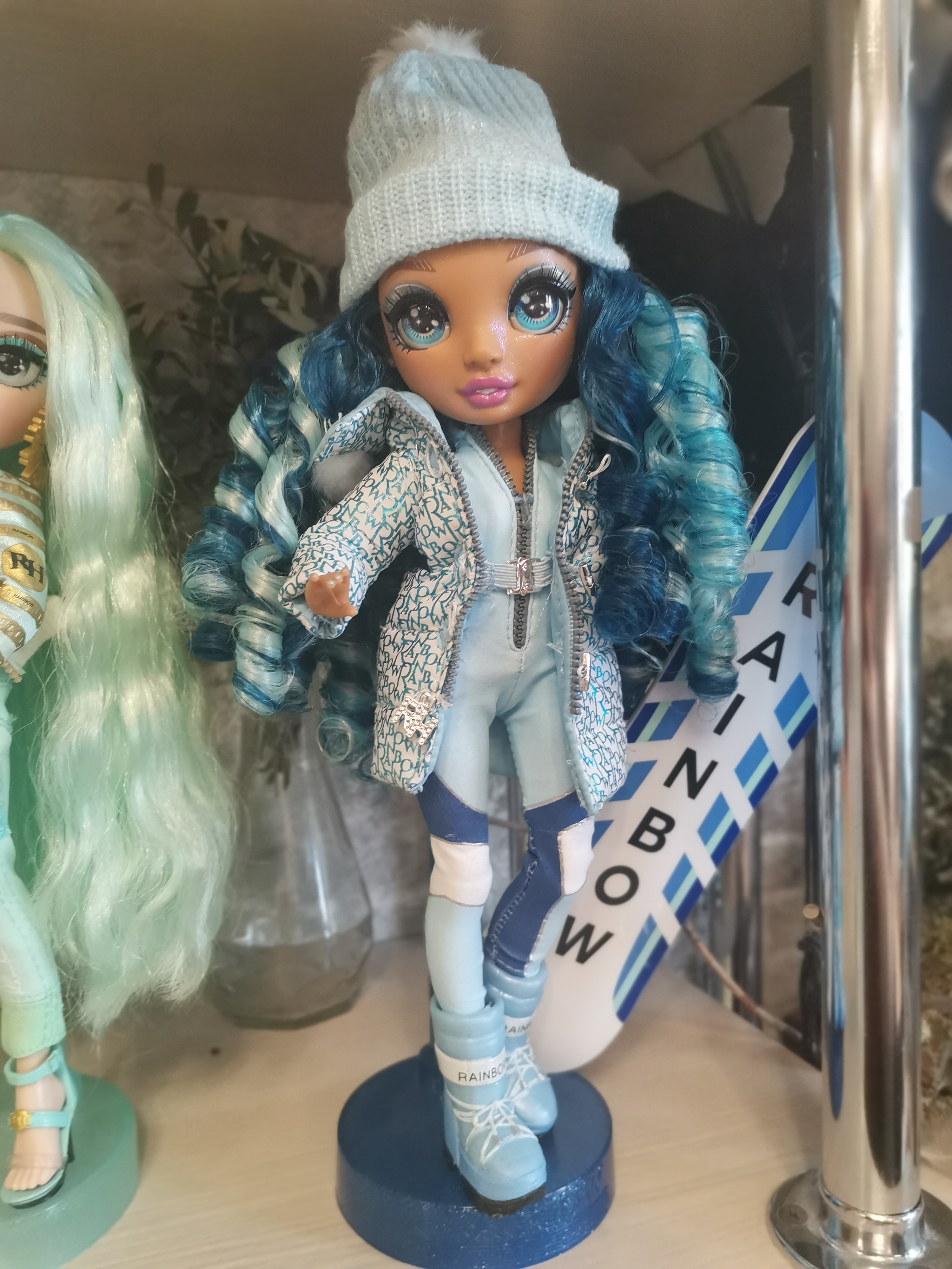 【極美品】ebure スーリーアルパカシャギーピーコート スカイブルー 希少色 Купить кукла Rainbow High Winter Break Fashion Doll- Skyler