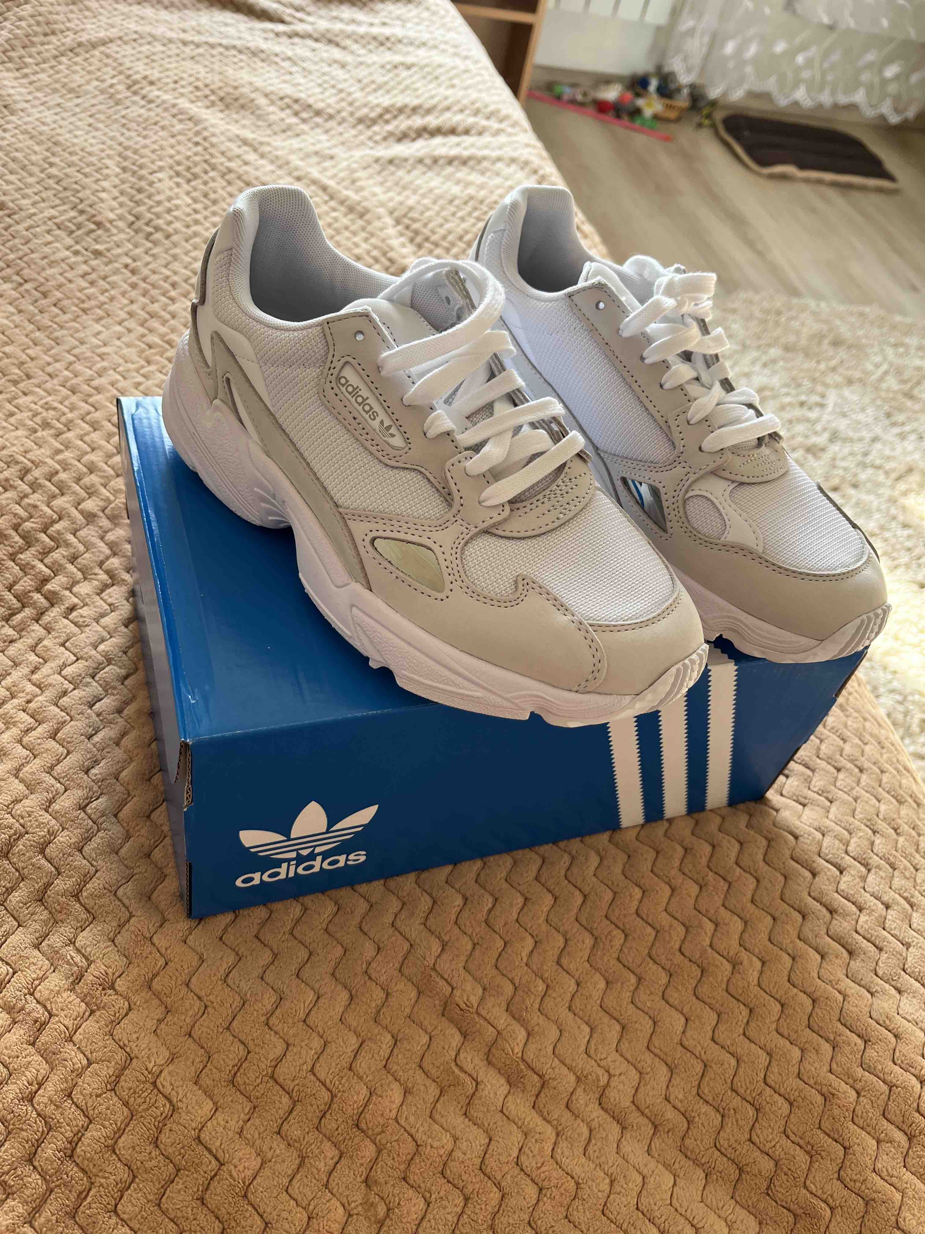 Adidas falcon w shop nere