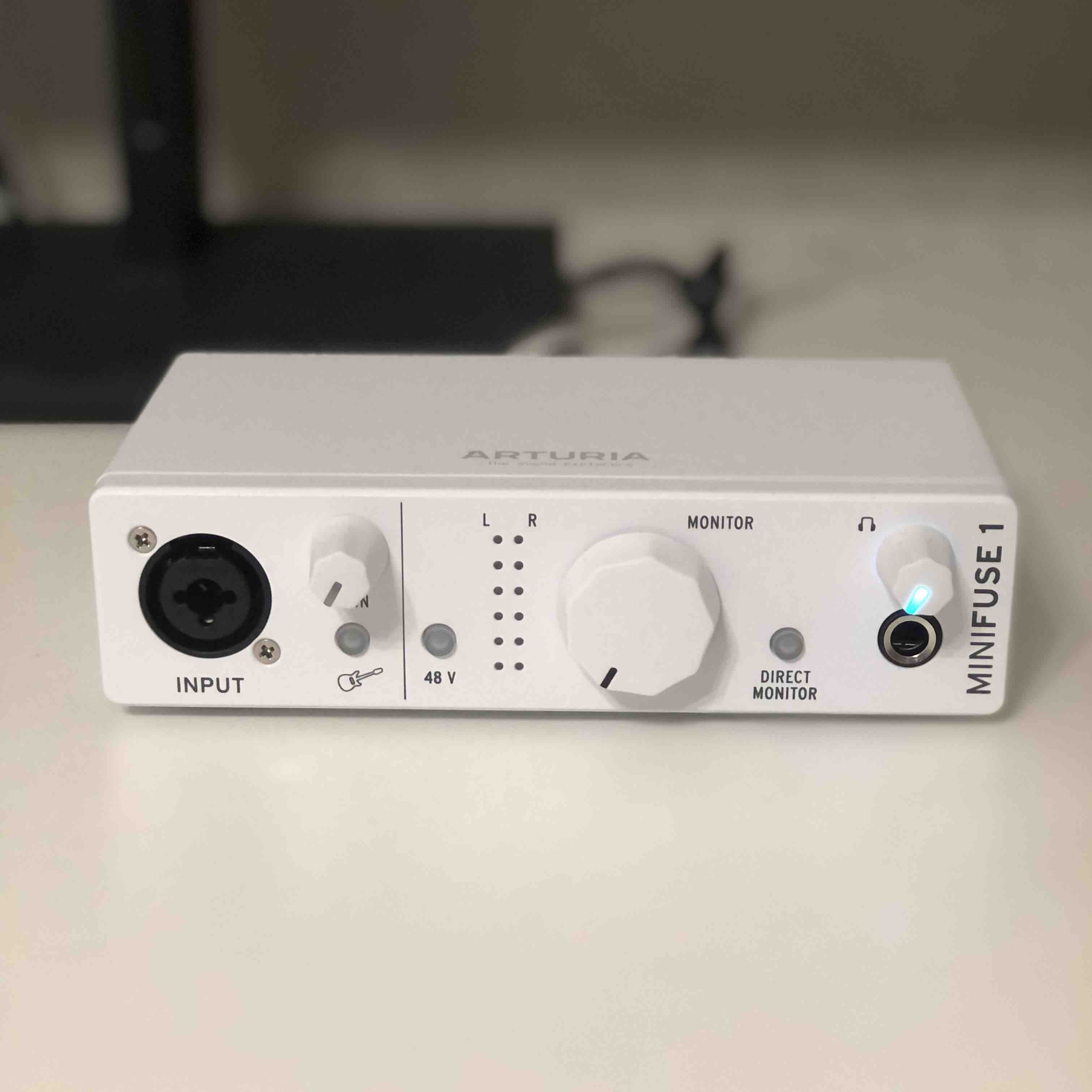 Arturia minifuse 2 white