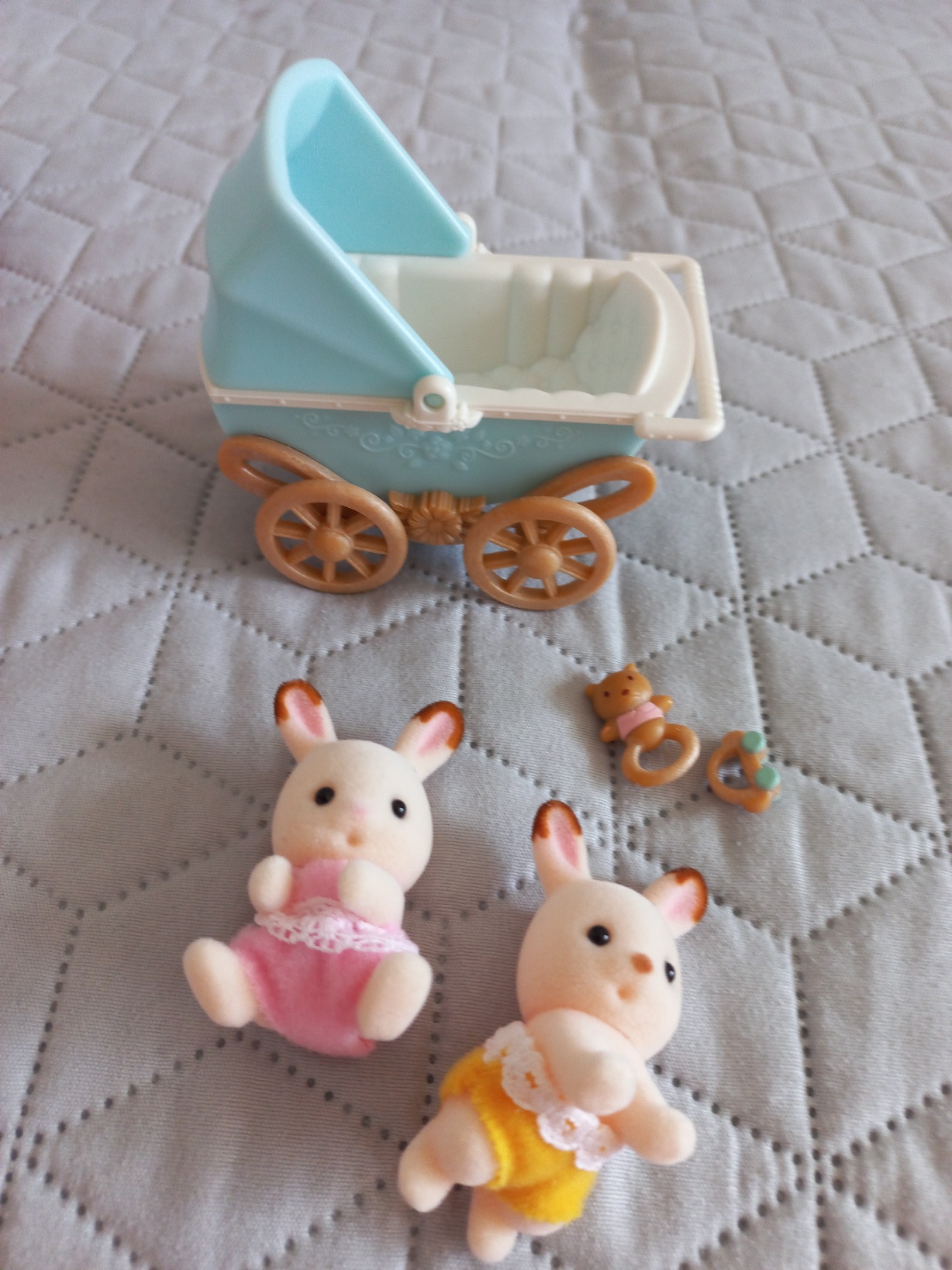 Отзывы о игровой набор Sylvanian Families Шоколадные Кролики-двойняшки 5432  - отзывы покупателей на Мегамаркет | игровые наборы и фигурки 5432 -  600003681181