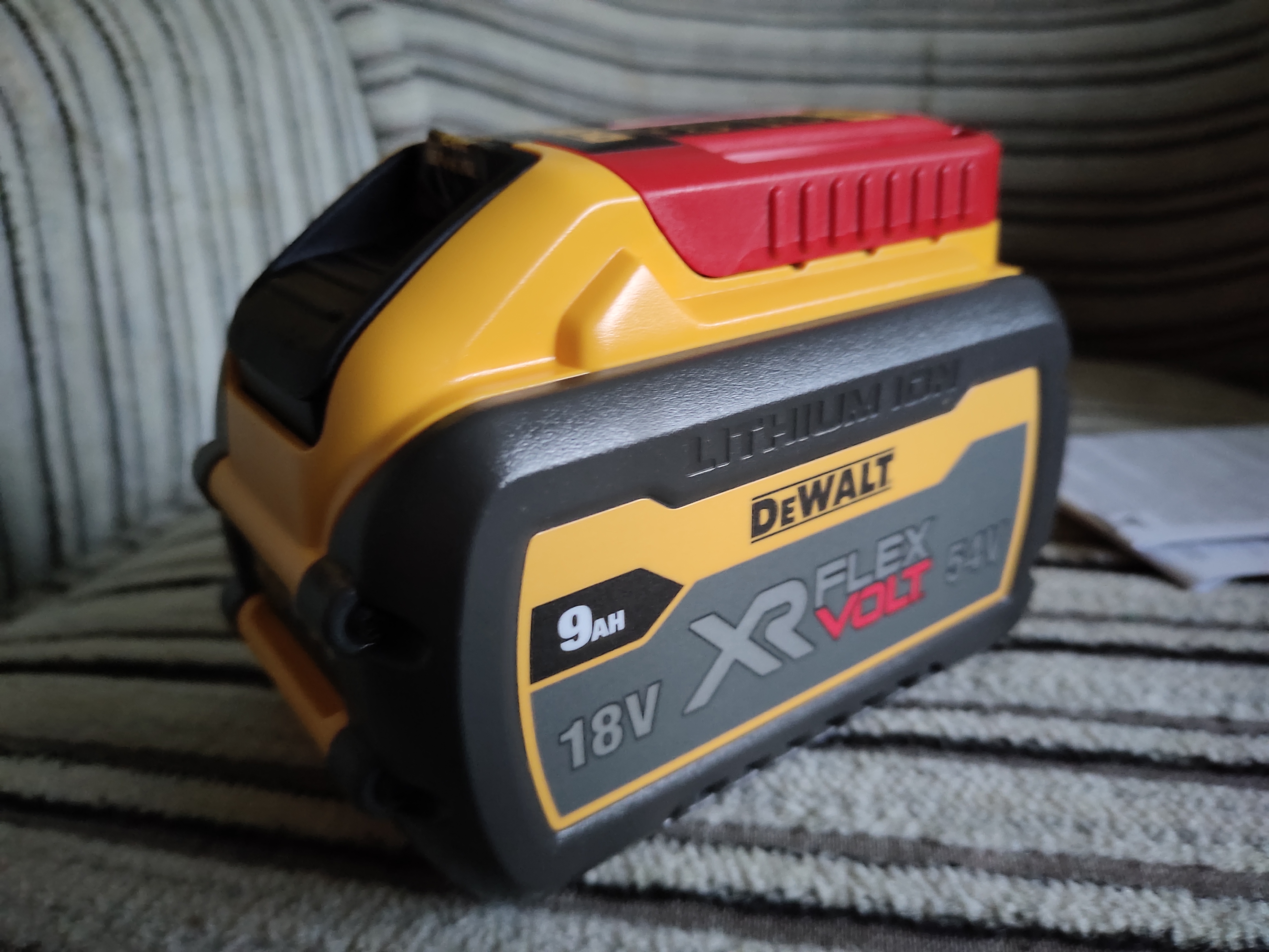 Аккумулятор 18 в 5.0 dewalt. Аккумулятор деволт 18 вольт. аккумулятор деволт 54. dcb547. набор аккумуляторов деволт 3x 9ah.