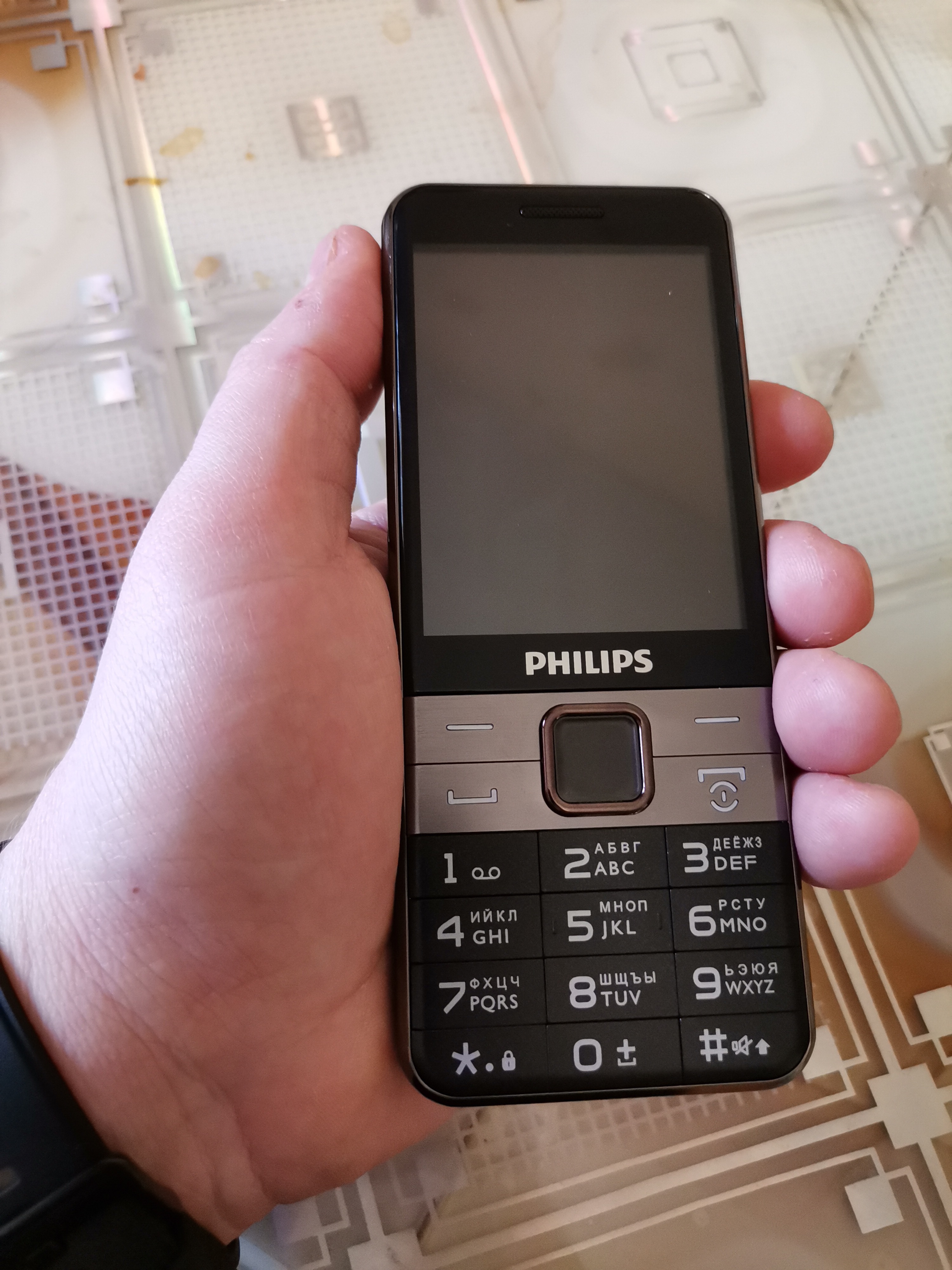 Мобильный телефон Philips Xenium E590 Bl, купить в Москве, цены в  интернет-магазинах на Мегамаркет