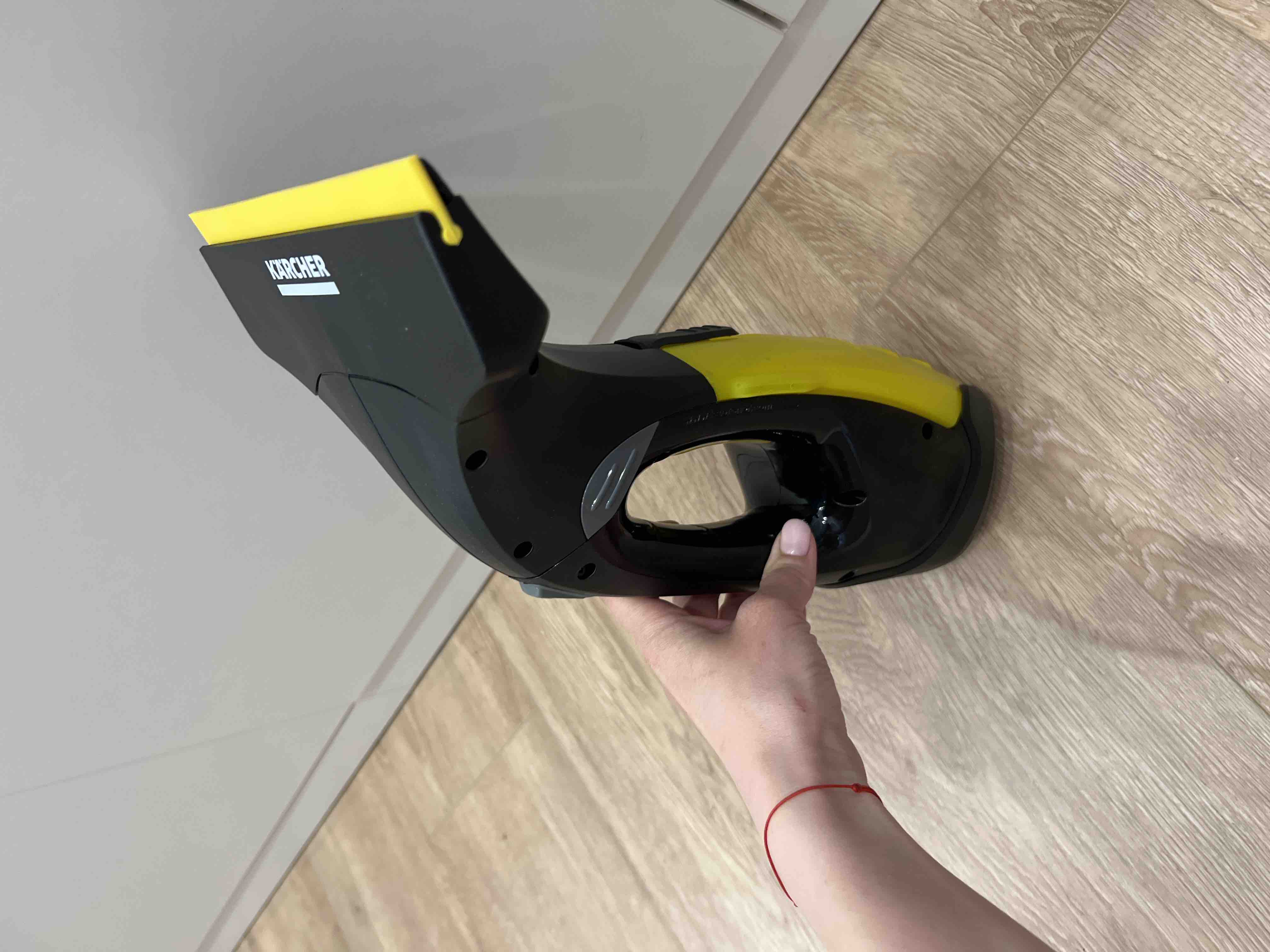 Стеклоочиститель Karcher WV 2 Black Edition желтый, черный, купить в ...