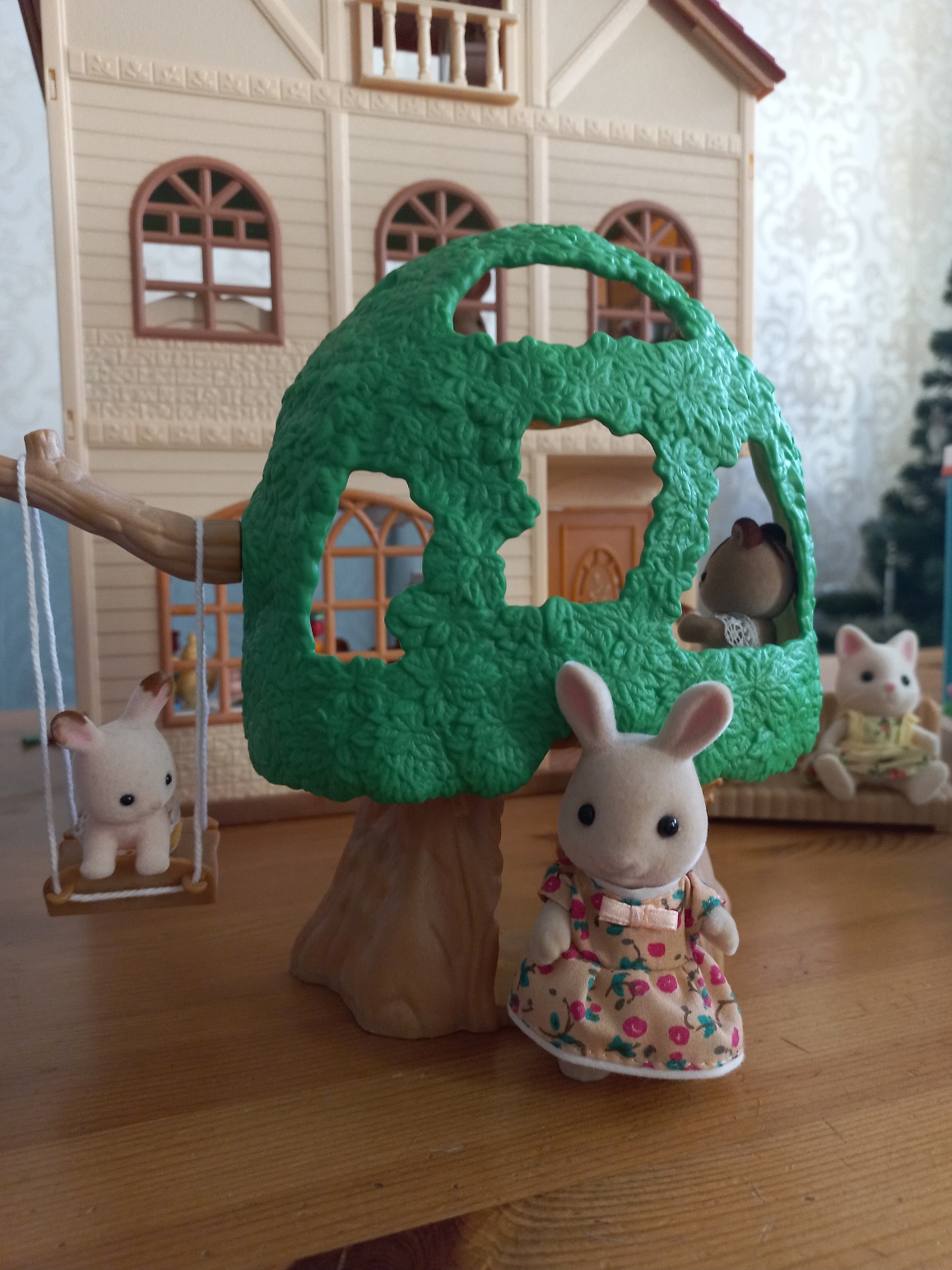 Купить игровой набор Sylvanian Families Игровая площадка Домик на дереве,  цены на Мегамаркет