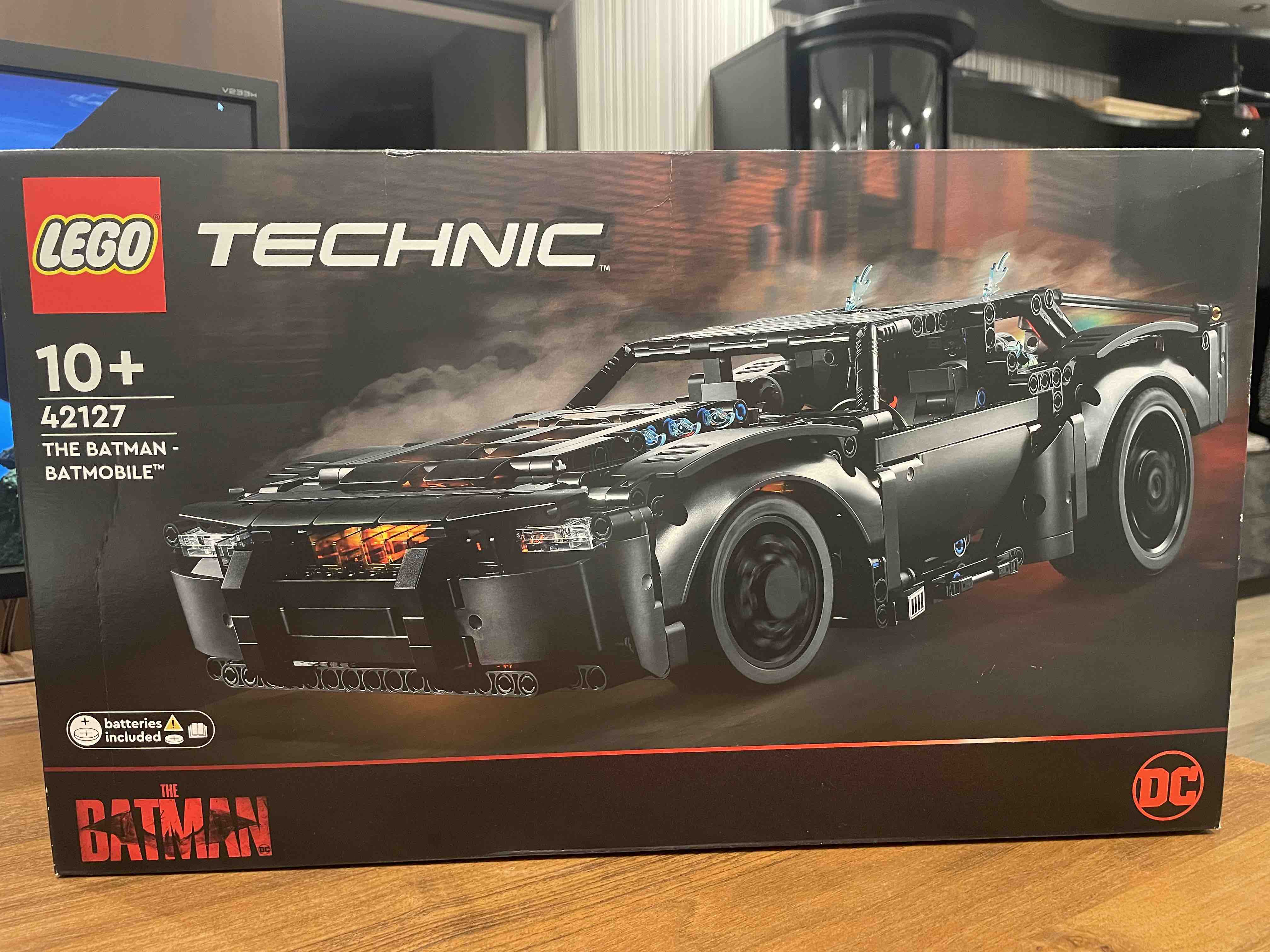 Конструктор LEGO Technic Бэтмен: Бэтмобиль 42127 - отзывы покупателей на  Мегамаркет | 600005499949