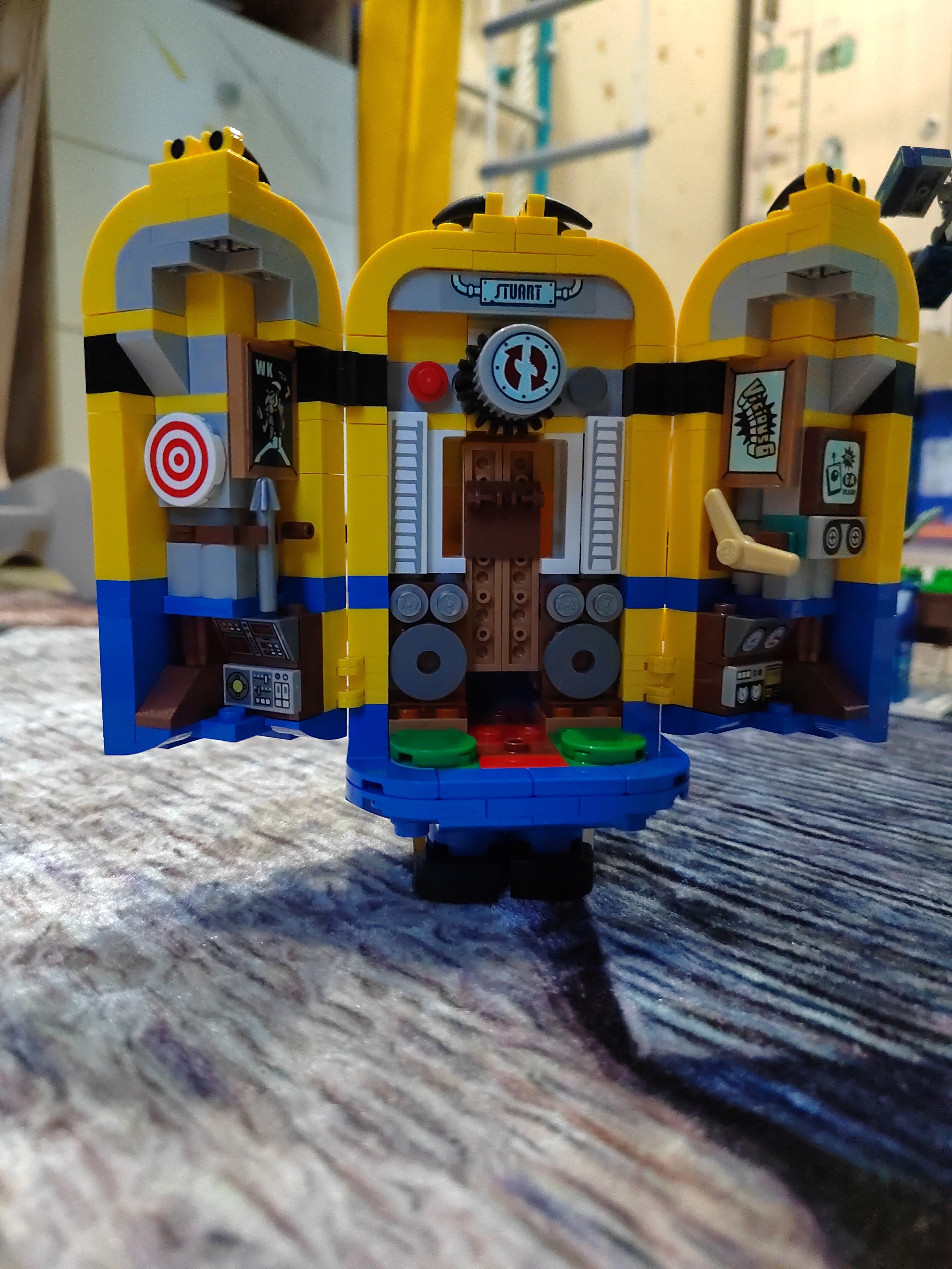 Отзывы о конструктор LEGO Minions 75551 Фигурки миньонов и их дом - отзывы  покупателей на Мегамаркет | конструкторы LEGO 75551 - 100026580643