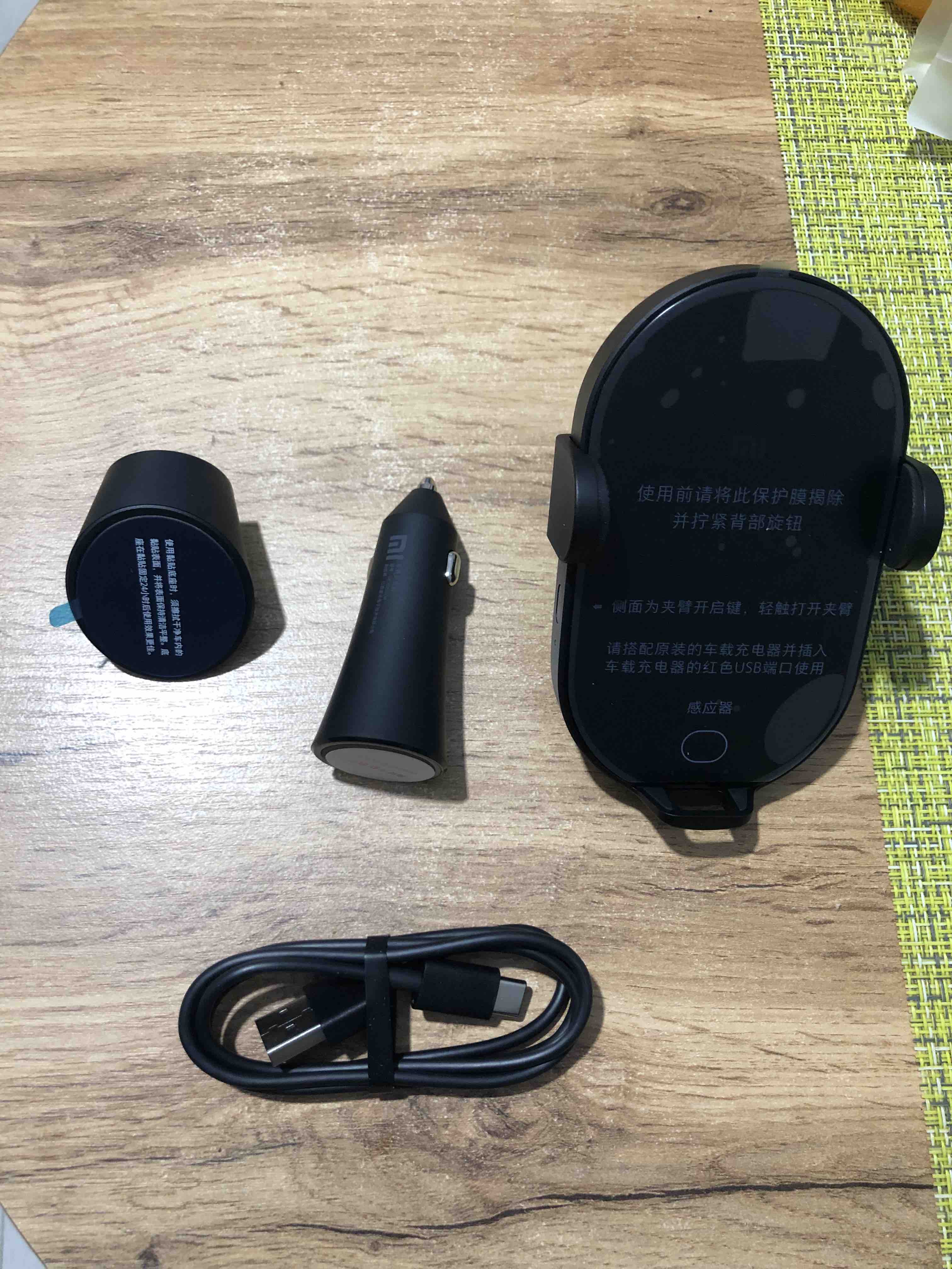 Беспроводное зарядное устройство для автомобиля Xiaomi Wireless Car Charger  20W - отзывы покупателей на Мегамаркет | 600000327080