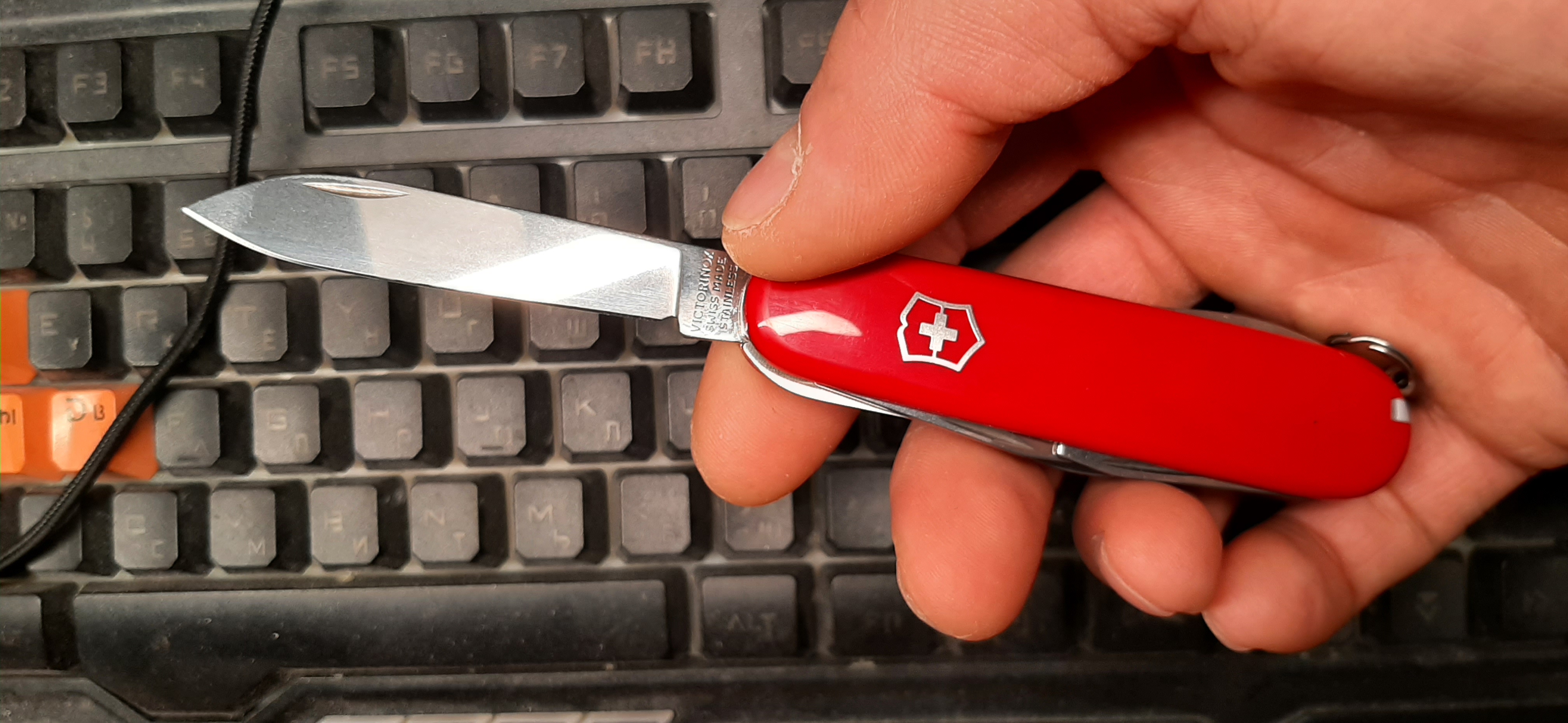 Мультитул Victorinox Camper 1.3613 91 мм красный, 13 функций - отзывы  покупателей на Мегамаркет | 100023878561