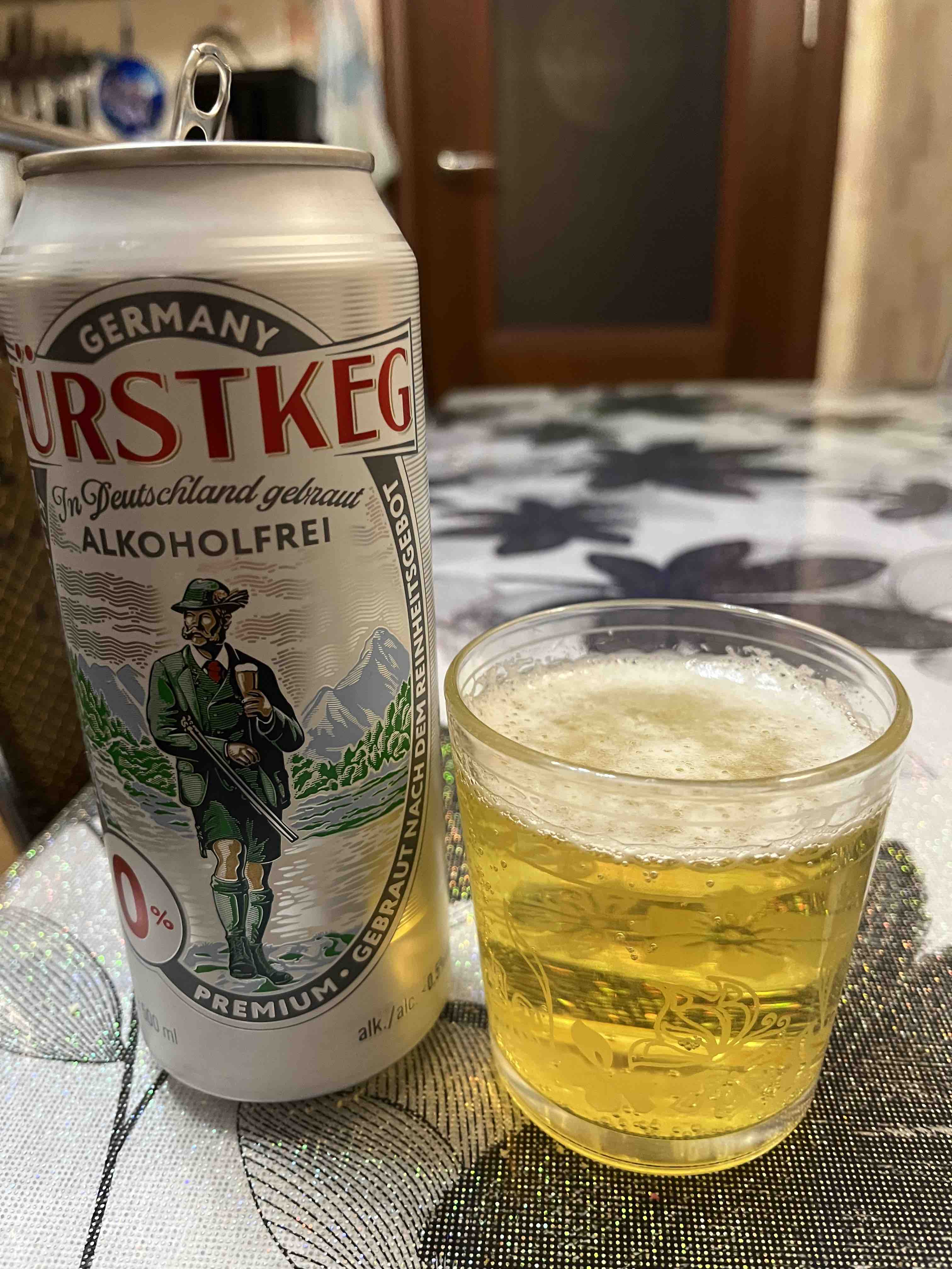 Купить безалкогольное пиво Furstkeg Alkoholfrei светлое фильтрованное  пастеризованное 500 мл, цены на Мегамаркет | Артикул: 100045547672