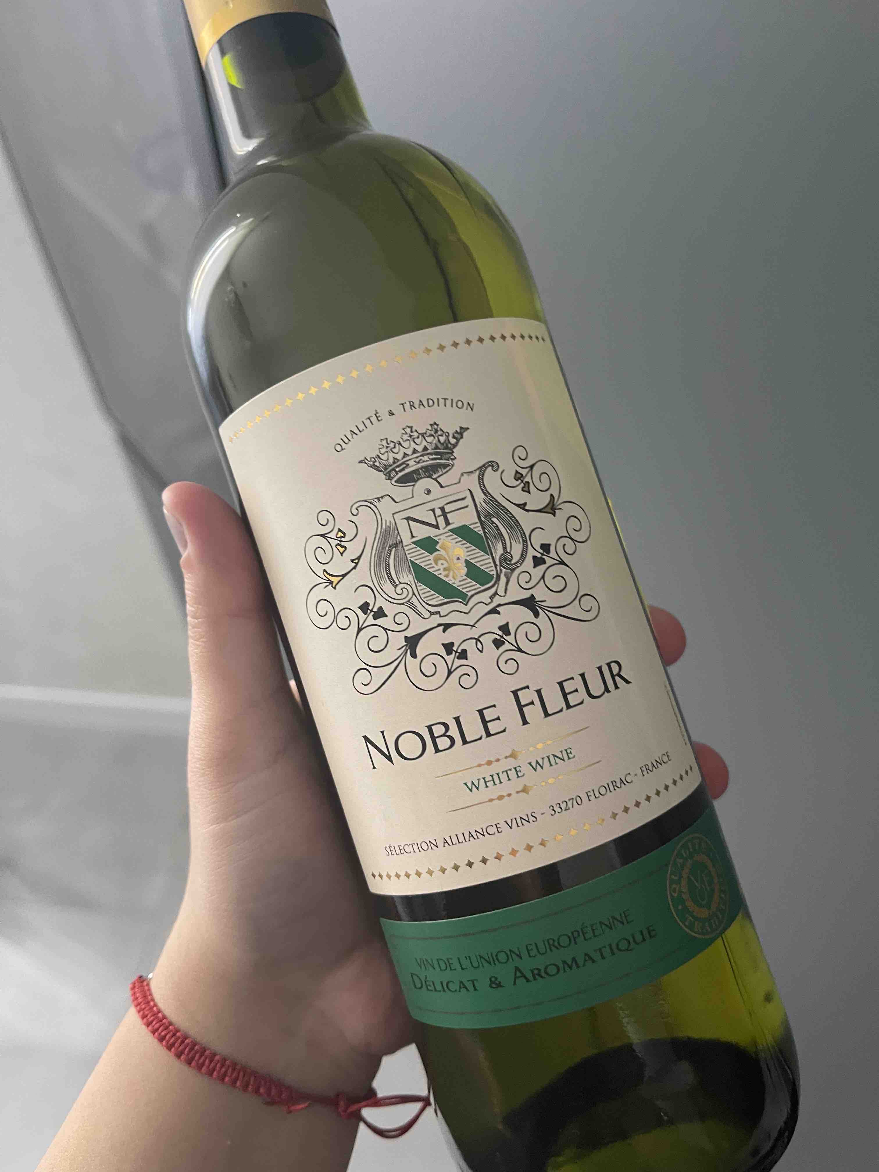 Вино Noble Fleurs Blanc белое сухое 0,75 л - отзывы покупателей на  Мегамаркет